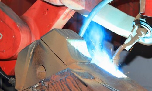 Roboti industriali de sudare disponibili prin Laser Tehnology Solutii Globale
