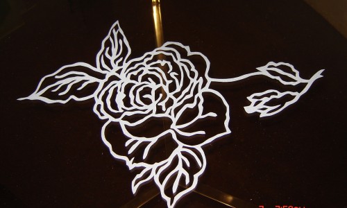 Art Tiffany executa blaturi de masa din sticla!
