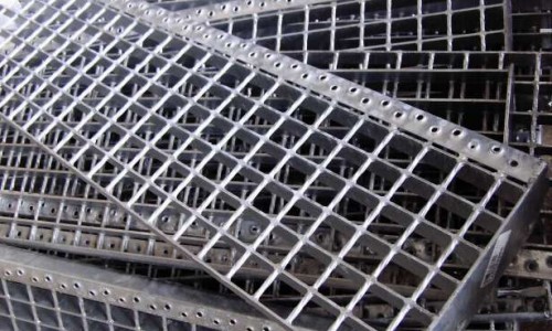 Dovexim. Scari metalice, din lemn sau din beton?